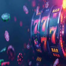 Tampilan Money Train di macaoslot dengan roda putar dan simbol emas